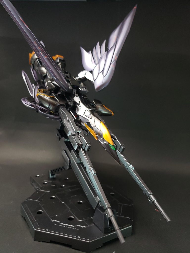 ネオバード形態（EW版）編集『敗栄』では、プロトゼロからの改修時に一度変形機能が失われるが、作中終盤に新造されたシールドが追加されたことで復活するという流れになっている。