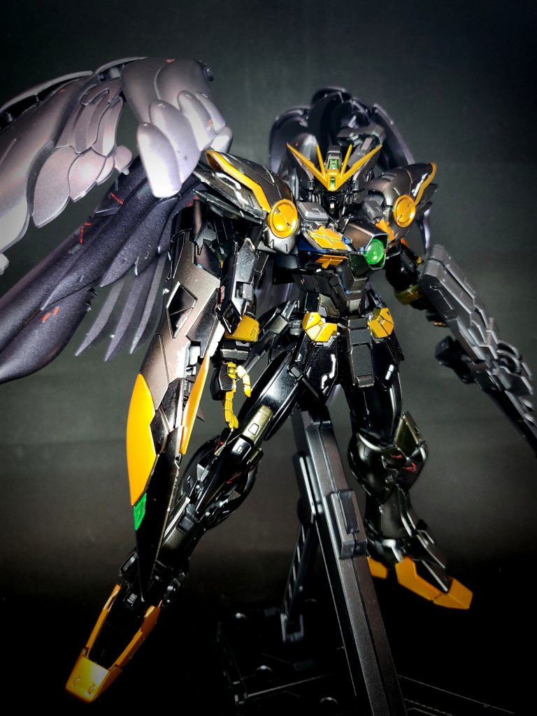 また、「テレビ版よりもパワーアップしている」とする資料もある[20]。『EW』劇中ではアルトロンガンダムとの戦闘、無理な大気圏突入と海面への着水、シェルターに向けての精密射撃時にサーペント部隊の猛攻によるダメージなどが原因で、3射以上の発射に耐えられず爆散する[29]。ネオバード形態への変形機構が追加された『敗栄』では、テレビ版と同様に機首となるシールドの両側に分割して装着される[25]。プロトゼロのライフルは、テレビ版を参考にしつつさらに大型化されている。