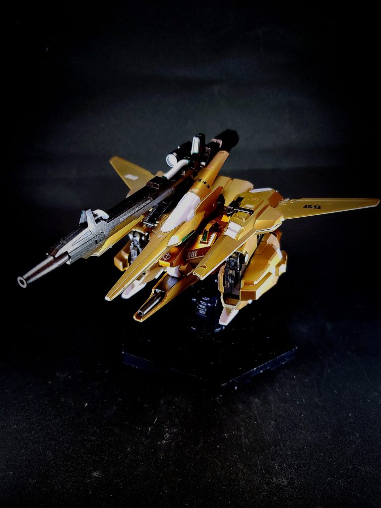 ディフェンサーユニット『UC』の漫画化作品『機動戦士ガンダムUC バンデシネ』が初出。宇宙空間戦で、最前線や重要拠点に先制攻撃を行なう強襲用装備。スラスターを複数配置し、大出力により短時間での戦場到達が可能。腰部サイドアーマーもテールバインダーに換装され、作戦空域でのMS形態の高機動性に貢献する。同ユニットに換装したリゼルのみでの小隊運用を前提とするため、ボックス、ウイングの両ユニットには設定されている牽引グリップが装備されていない。兵装により2種類に分類される。