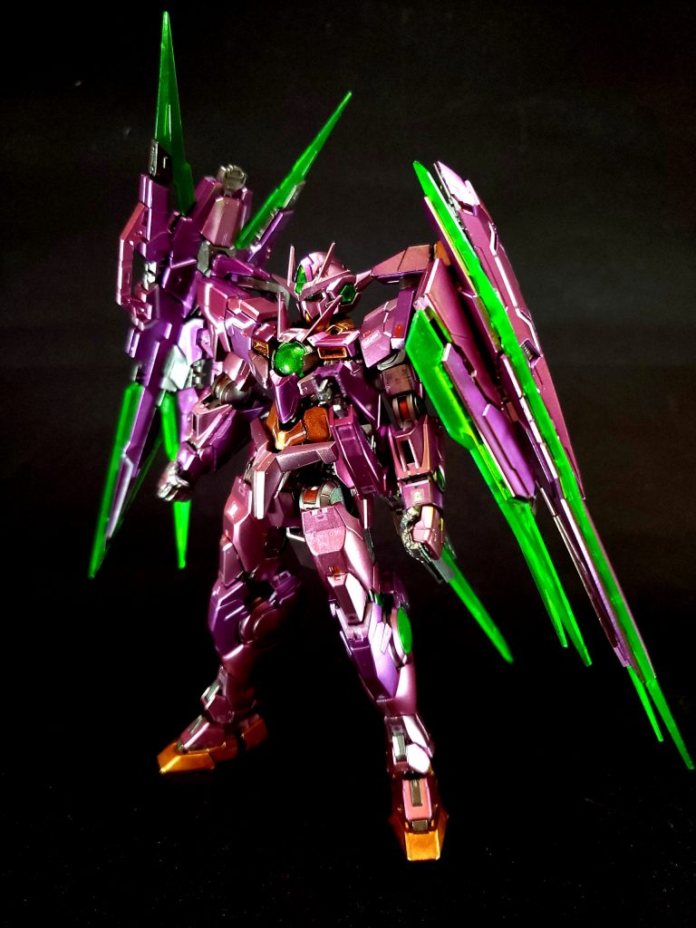 この装備使用時はツインドライヴの直列稼働が不可能なため、刹那の一番の希望であった対話のための「クアンタムシステム」の起動はできないが、その分単純な戦闘能力の面では特化しており、極めて高い殲滅力を有する[129]。純粋な強化武装として見た場合では、ELSとの最終決戦後にヴェーダが行うシミュレーションでは、単機で地球圏に飛来したELSの大群を1週間で壊滅させるという結果を残す。ただし、新たな敵の増援やパイロット側のミスなどの不確定要素は考慮されていないうえ、使用されたデータは地球圏での最終防衛戦のものであり、全力で戦闘行動を取るELSを相手にしているわけではない点に加え、CBの他メンバーや連邦軍が戦闘に参加していない点には留意する必要がある[129]。