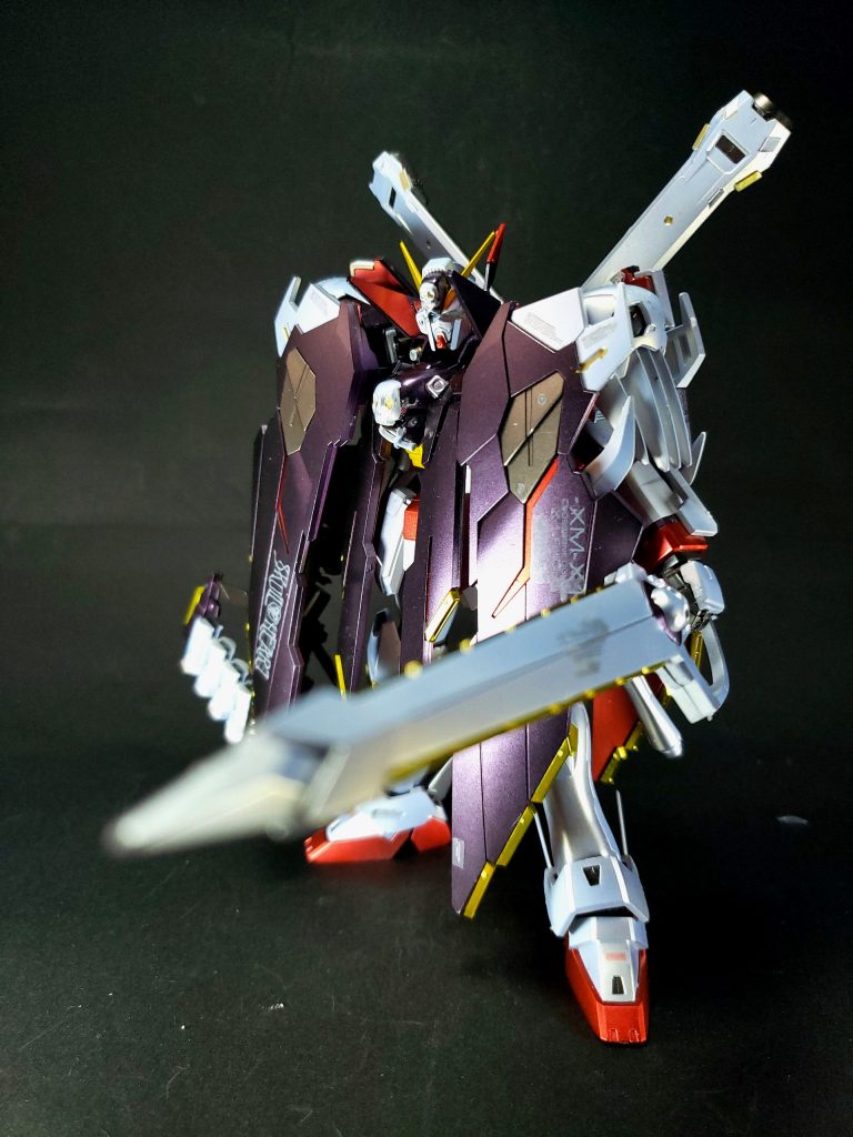 ブラスターガンモードブラスターガンモードとしても強力なビームの威力を持ち、ザンバスターより強力なビームを放つ。ハードポイントに接続すればF9シリーズの性質上本体からのエネルギー供給が可能であるため、威力を上乗せしてF91のVSBR、ガンダムF90IIIY クラスターガンダムのメガビームバズーカやX2のバスターランチャーの様に強力なビームを理論上放てる。兵器の役割的には格闘戦時に格闘兵器としての役割も兼ねるX2のバスターランチャーの上位互換の兵器を目指したものである。本武装は位置付けとしては、X1・X2で云うザンバスターの代替武装にあたるが、グレネードランチャーの機能を有していない。そのため、最終決戦において本機は、作戦の都合上、本武装は腰部ウェポンマウントに装着したままに、核弾頭装備のザンバスターを装備して作戦に臨んでいた。ゲーム作品では各仕様により名称が区分され、『SDガンダム GGENERATION』シリーズでは、ビームを発振した状態(ビーム属性が付与されている作品もある)を「B・ムラマサ・ブラスター」としている。また、銃としては『SDガンダム GGENERATION』シリーズでは「ブラスターガン」、『第2次スーパーロボット大戦α』では「ムラマサ・ブラスター(射撃)」としている。なお砲口からビームをどのように放つのかは設定されておらず、原作でも表現は様々で明確ではない。