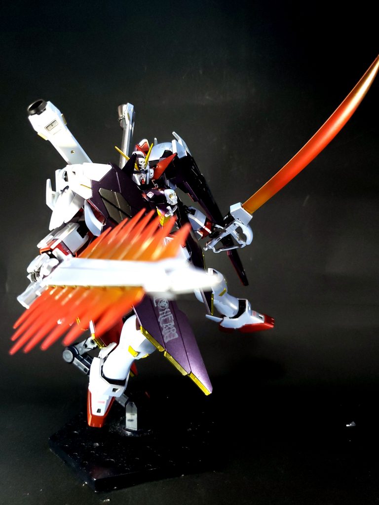 ムラマサ・ブラスター剣状の本体の外縁部に沿って、小型ビームサーベル(ビームザンバー)を合計14基並べた上、本体内部にブラスターガンを仕込んだ、接近戦・射撃戦の双方に対応したマルチウェポン。X3腰部右側面のハードポイントに装着される。理論上はサナリィのハードポイントの性質上ハードポイントに装着したままでもビーム射出もでき、クロスボーン・ガンダム本体からのエネルギー供給による威力の上乗せも可能である。兵器の役割的には大型の射撃兵器を格闘戦時に強力な格闘兵器としての役割もできるように設計された。X2のバスターランチャーの上位互換の兵器を目指したものである。本武装にはセーフティモードが設置されており、トビアがエオス・ニュクス号からX3を強奪した際にはこれを解除していなかった為ビームを発振させられず、そのままの状態で敵に叩きつけていた。また、作中でトビアは本武装について「近くにあったものを適当に引っ掴んできた」と言及しており、そもそもX3用の武装であったのかどうかさえも不明である(X1の追加武装という説もあり)