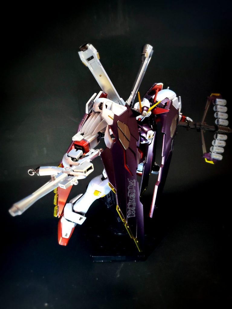 ザンバスタービームピストル「バスターガン」、粒子加速式ビーム・サーベル「ビーム・ザンバー」の2種類の武器に分離する特殊武器。通常、腰部両側面のウェポンマウントに分離状態で、右側にバスターガン、左側にビームザンバーがそれぞれ1基ずつ装備されている。結合時はビーム・ライフルとして機能する他、先込め単発式のグレネードランチャーとしての機能も持ち、核弾頭を含む各種弾頭の射出が可能。名称は『無敵超人ザンボット3』に登場する主役メカ・ザンボット3の武装「ザンボットバスター」に由来する