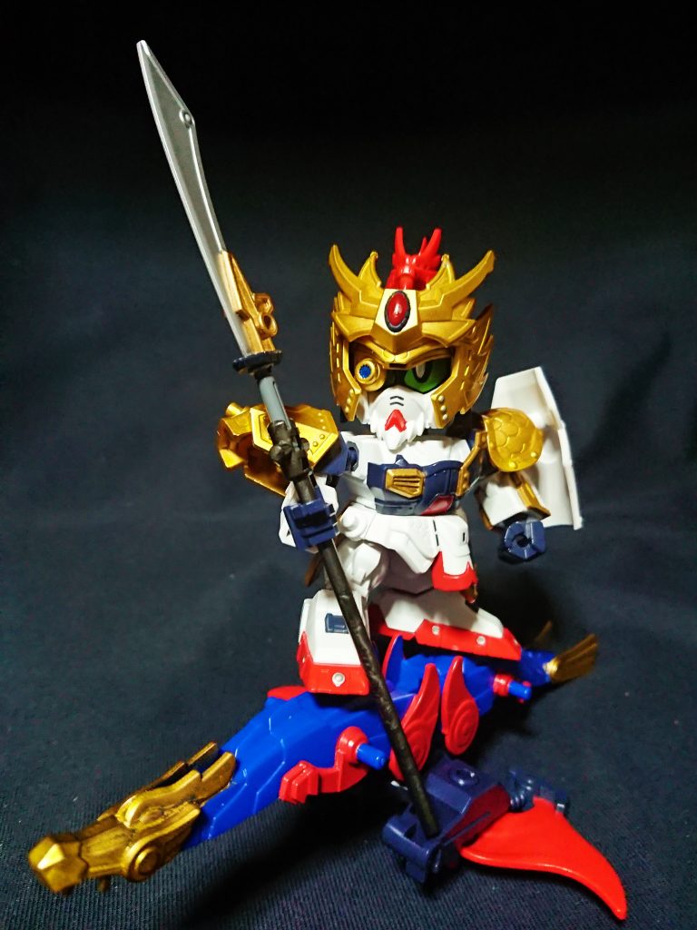 百発百中の弓の名手にして、老いても尚盛んな五誇将の一人。老将ながら薙刀 斬空刀や大型の鋭真弓、さらに超大型の龍鱗剛烈弓を振るい戦う。龍輝宝の一部 智龍甲を纏うことで、さらなる力を得て大物武器を同時に振るうことができる。