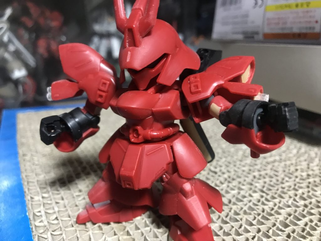 プロペラントタンクと二の腕の肉抜き穴はエポキシパテで埋めました。