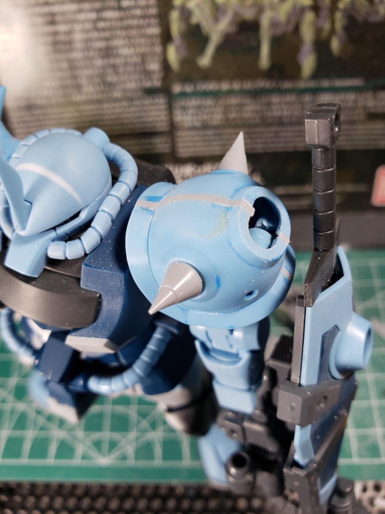 肩パーツはHGのグフカスタムの物に変更しましたスパイクはビルダーズパーツに変更