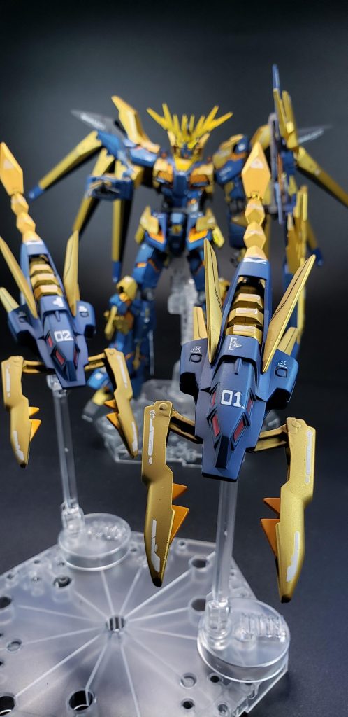 NT-Dが発動するとファング・ビットとして切り離されてサイコミュ攻撃します!