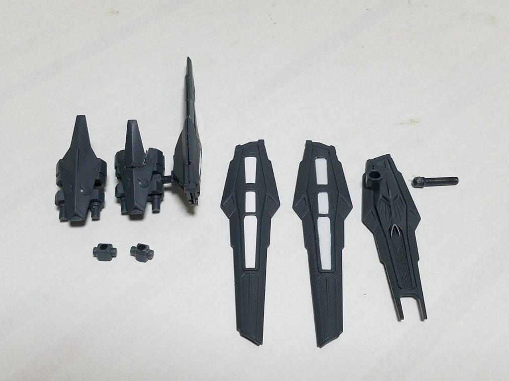 ブースターの足りない箇所にプラ板を貼ったり、連結時に干渉する場所を切り詰めたりして作製しました。