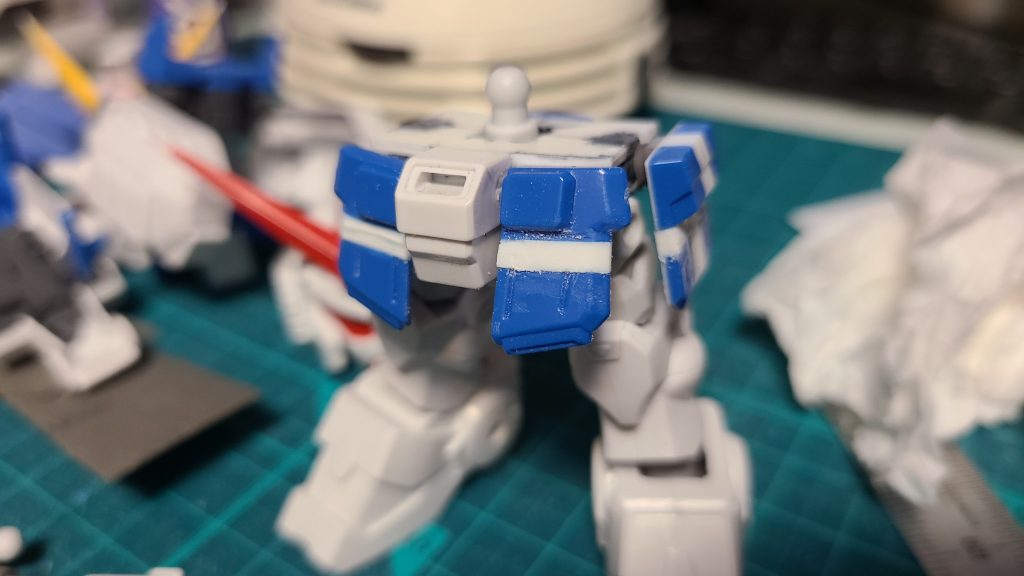 キャプテンの腰アーマーはそのままだと短いのでプラ板を使って延長