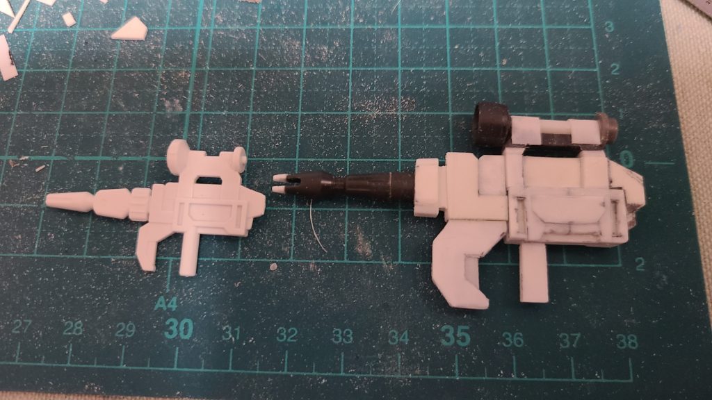 キャプテンのライフルはセミスクラッチで大型化しましたちょっと大きいのですが、もう少し小さくできたのではないかと思います