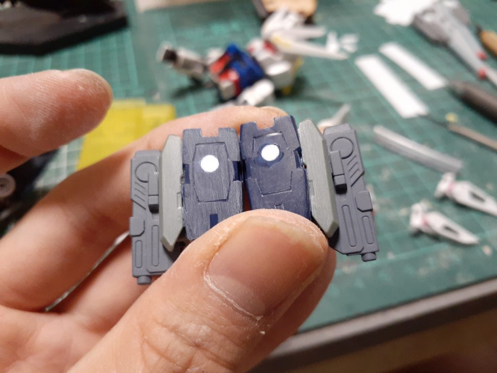 腕の追加パーツはシャイニングブレイクの腕甲をベースにシナンジュスタインの肘側のサーベルラックを接着そこにノワールのビームライフルショーティーを接着してます