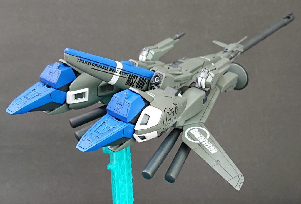 無理して完全変形キットにするよりも、差し替え変形の方が２形態とも作りやすいし、スタイル的にも良好なので好きです。