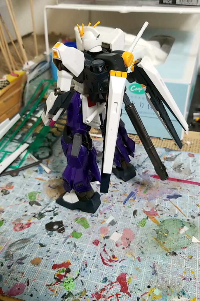 バックパックもνガンダムのものとシナンジュスタインのものを合わせて使用(真ん中がシナンジュスタインで両サイドがνガンダム)