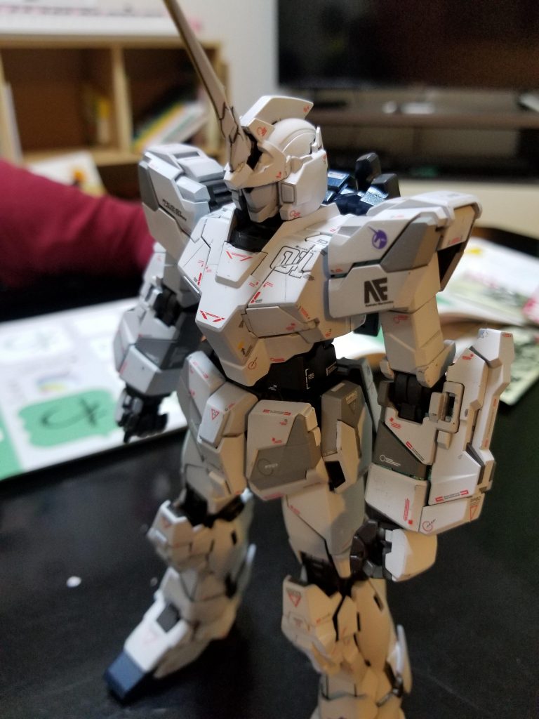 ユニコーンモード。素組みのままだと、おもちゃ感が強かったので塗装したいなーて思ったのがスタートでした。黒サフ+クールホワイトで質感だしてみました。あとで下地はシルバーでも良かったなて思いました。