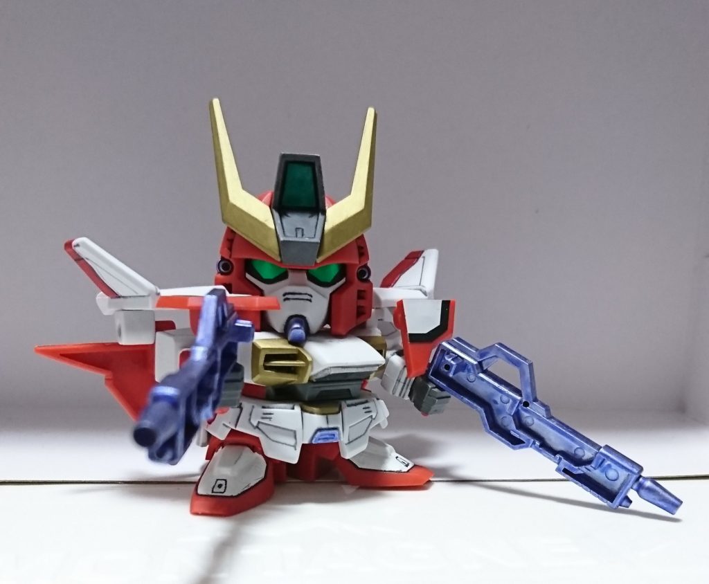 ライフルを構えると水平に構えられませんf(^^;機動力を生かして空から攻撃するイメージなのでベースを使って飾ればらしく見えるかも