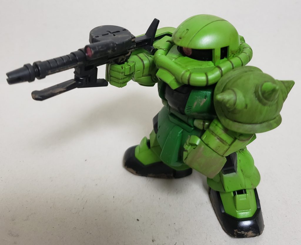 ザク・マシンガンクロスシルエットフレームではないのでアクションポーズが出来ません‥