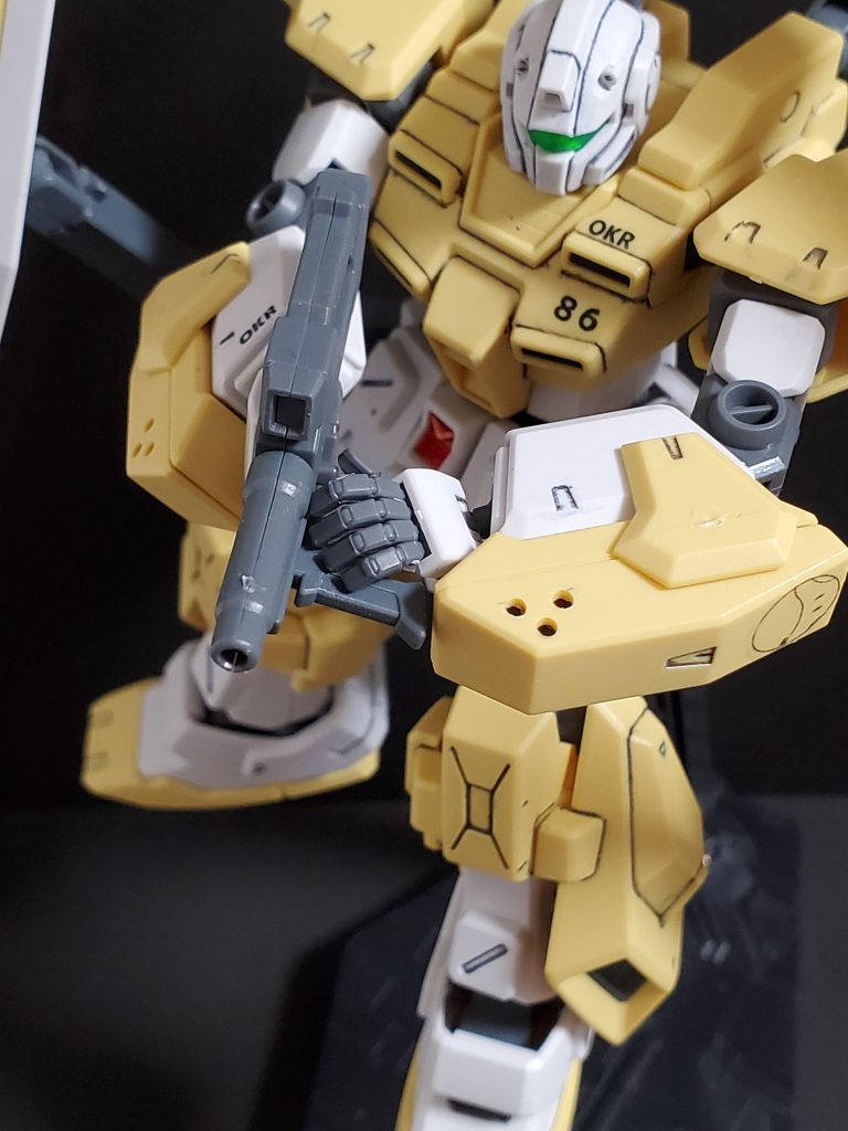 自作デカールと腕の加工(ピンバイスで穴を開けてみました)