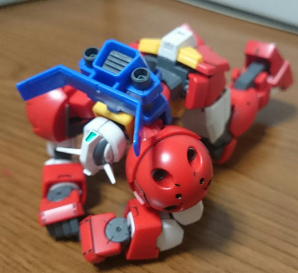 「大地に両手をつく！！」「そして目標にむかって～～～」「ごめんなさいごめんなさいごめんなさい。」・猛虎落地勢格闘繋がりということで……というか可動域の指標を表すには土下座はけっこう便利だったり……ビルドバーニングは綺麗に決まるし(土下座)AGE系のキットの中でも可動は優秀な方なんスけど、足回りが少し狭いっスね。特に足首と付け根