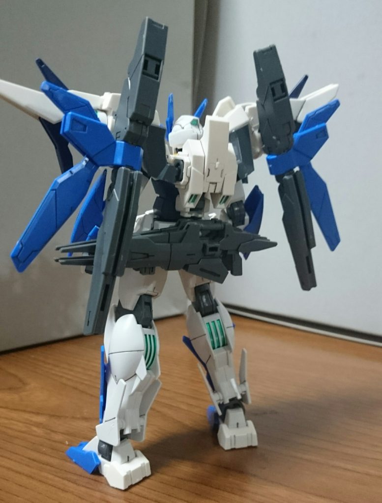 ・背面スラスターをメタグリーンで塗装してるっス