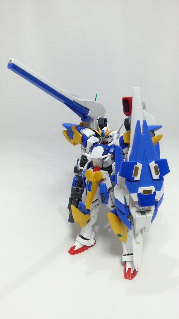 制作工程ではないですが追加で全部乗せのIF91AB！ロングレンジキャノンのおかげで必殺のメガビームランチャーを使わないで済むと同時に、メイン武装はGNソードⅢに換装。シールド先端に追加でヴェスバー、ミサイルポッドをドッキング。メガビームシールドも装備して運動性の低下をカバー。両肩両足股間部分はフィールド発生装置も装備。