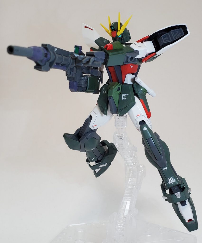 ビームライフルは30MMのものを使用。差し替えで通常ビームライフルと長距離型になります。長距離型は通常バックパックに装備。