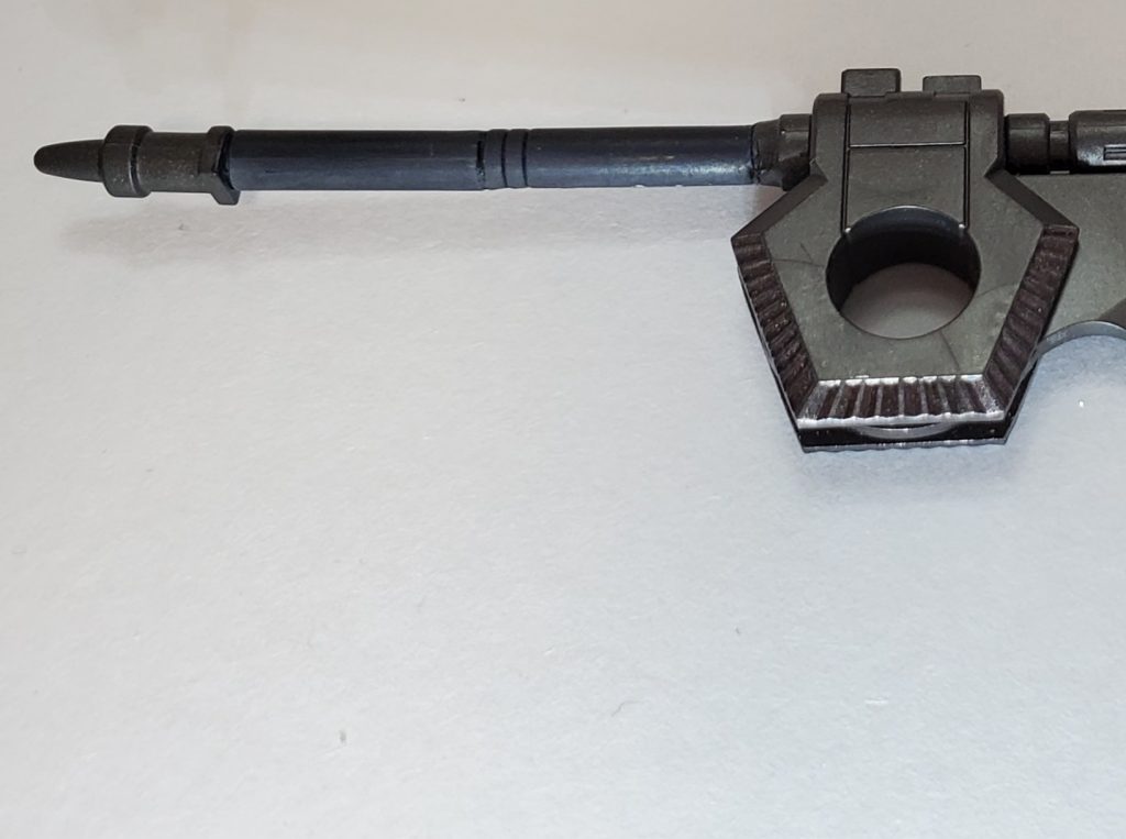 余剰ビームサーベルを加工しグランドクロスを腰にマウント出来るよう加工しました。