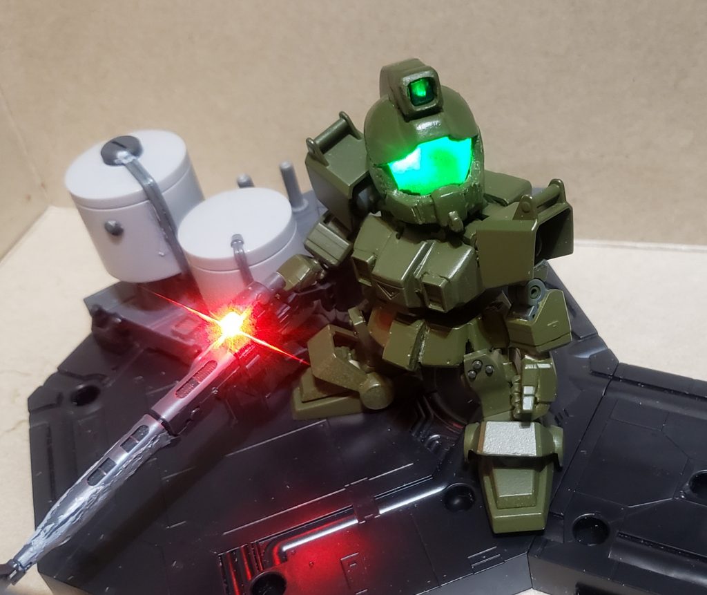 塗装後の発光ギミックのテスト時発光ギミックはミライトを使用しています。