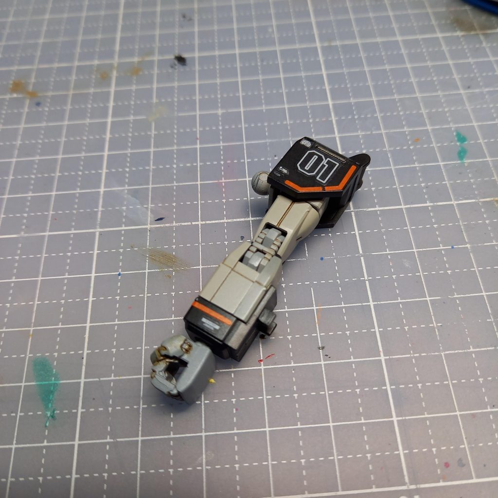 マーキングシール。勿体無かったのでキットに付属のマーキングシールを使用。しかし如何せんホイルシールなので余白が目立ちますね・・・。次回は水転写式を使用したいですね。