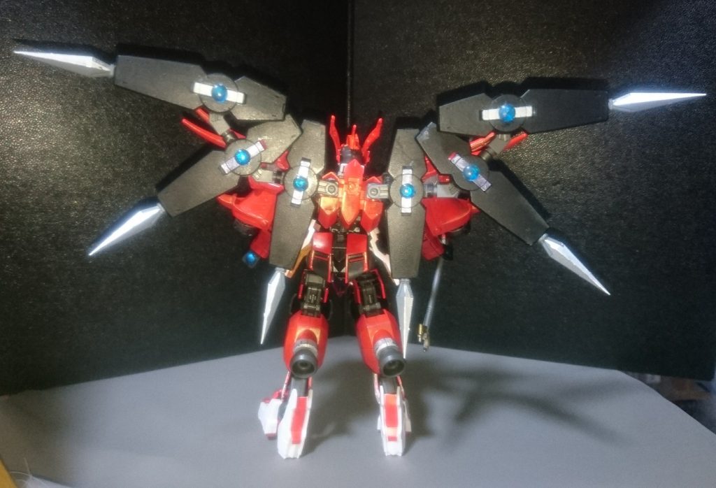 横だけではなく、上下にも動かせ、ポーズ付けに大きく貢献してくれます。