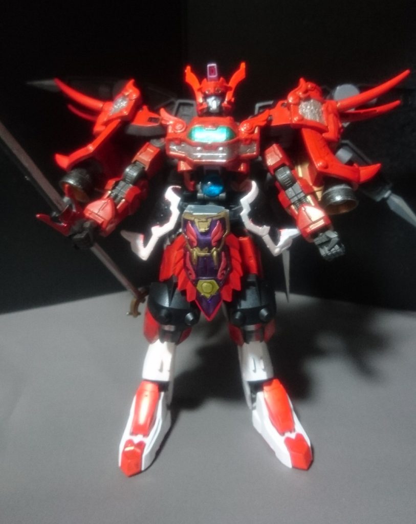 腹部にクリアパーツが付いていますが、特に深い意味はありません(え