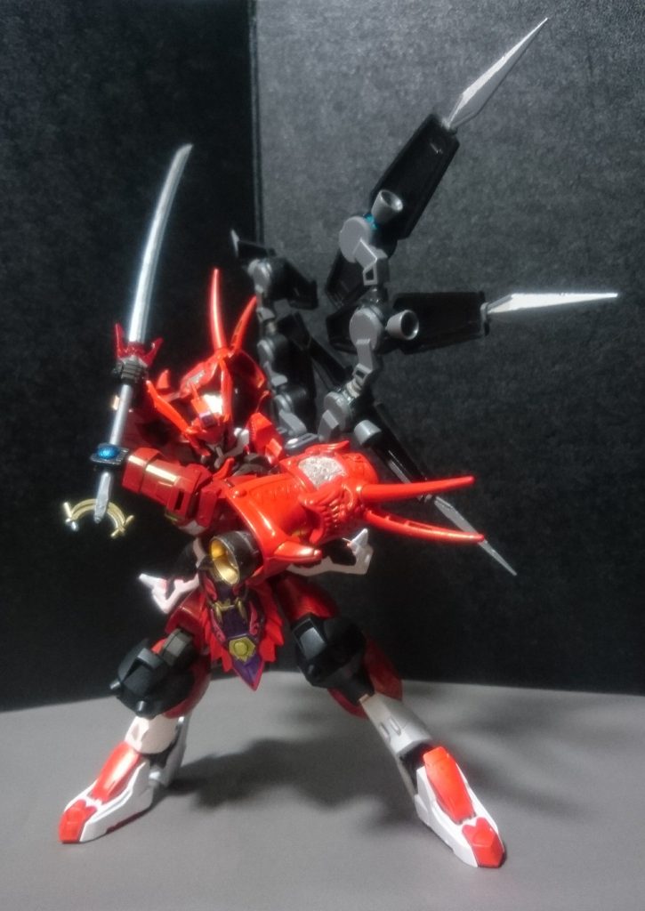 このようにかなり上まで動かせるので、カッコいい構えを撮りやすいです。