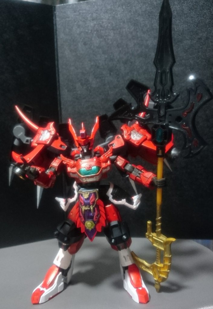 呂布トールギスの武器を持たせてみる装甲がご本人のなので、相性バッチリです。「魂ィィィィ!!!」って叫びそう……