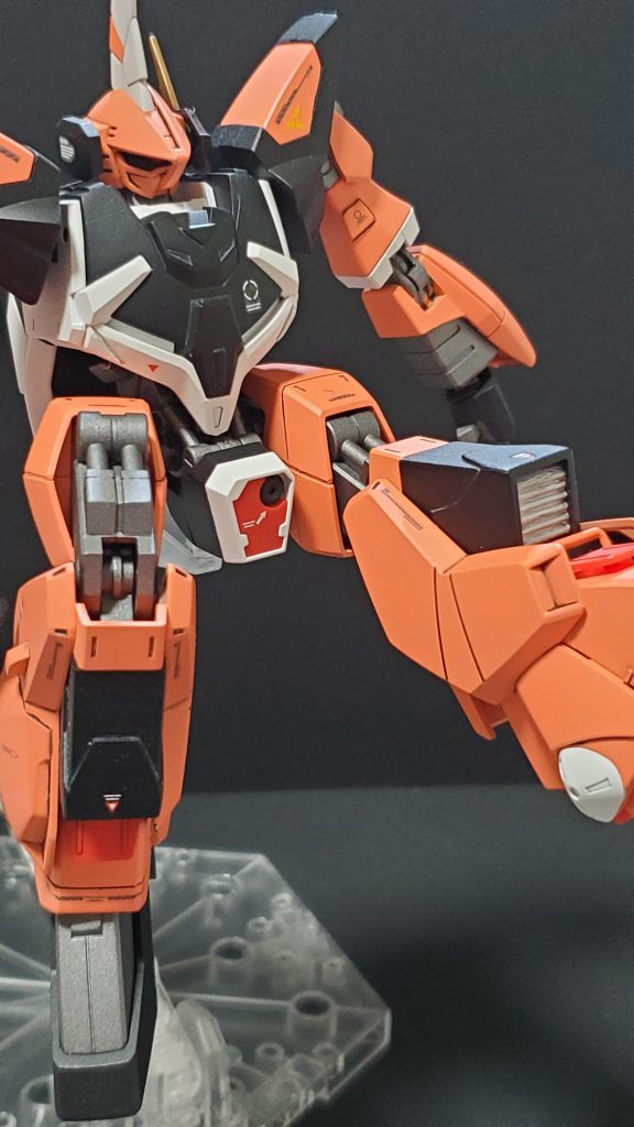 膝パーツを破損してしまった為、プラバン、プラ棒でスクラッチしました。初めてパーツをスクラッチしたので、ほぼ直方体になってしまいました。リカバリーとしては初めてにしてはうまくいったのではないかと気に入っています！