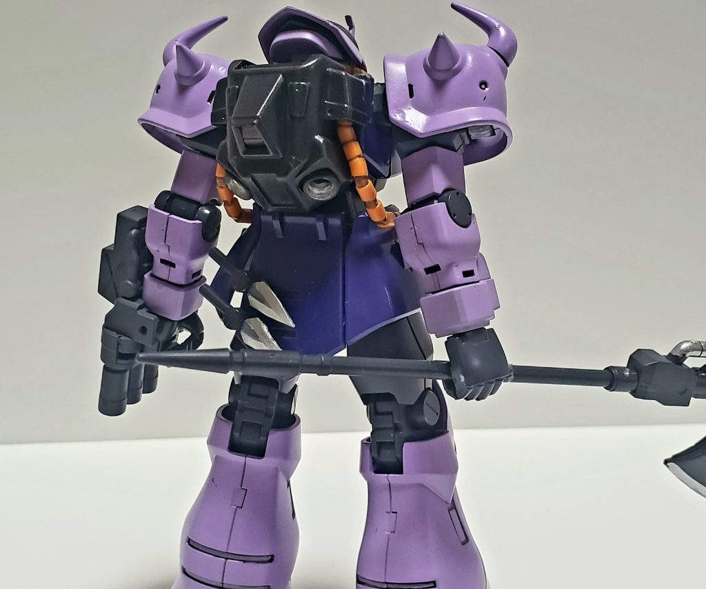 リアビュー。腰に投てき用のヒートダートを装備。