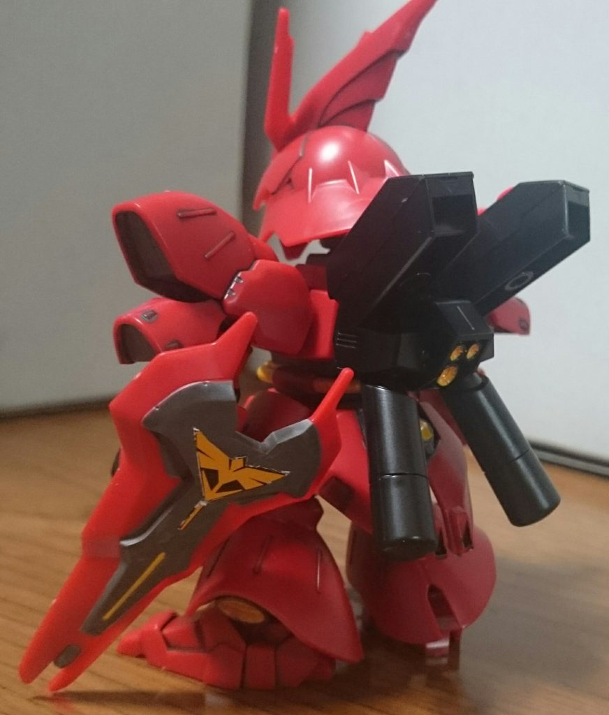 ・背面このキットは肉抜きがすごく少ない良いキットっスね。色分けもある程度は出来てるし。……だというのにνガンダムは何故ああなった…