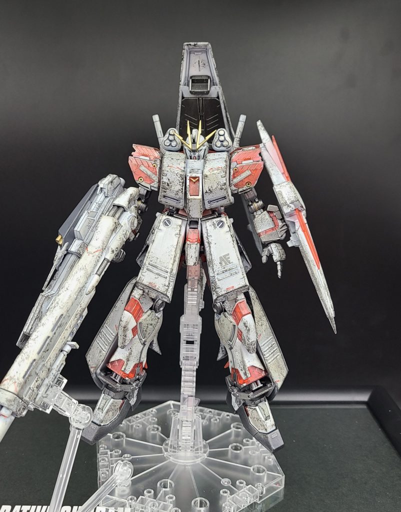 ルオ商会の依頼でアナハイム社が倉庫に埋もれてた今後も使う予定がない幻のプラン「νガンダムH.W.S」のパーツを無理やりナラティブに取り付けた急造フルアーマー形態という脳内設定です。