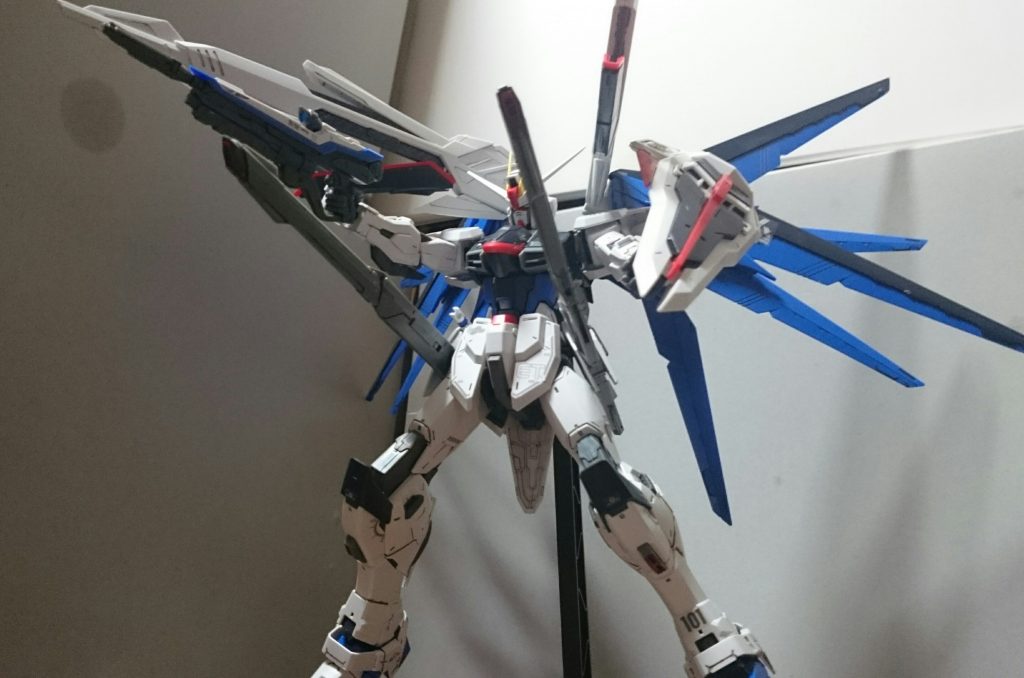 別角度からライフルが結構ポロりやすい。というかこの指の方式はちょい苦手っス……保持力さえあれば、前のエモーションなヤツとか可動指のヤツが好き…