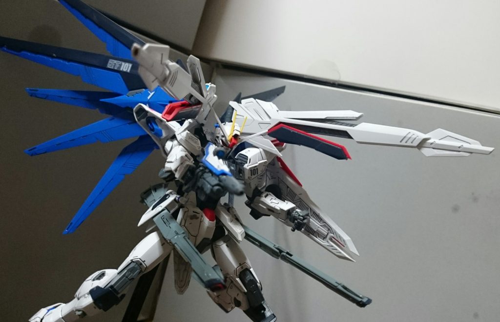 もうひとつ別角度頭部のアンテナがすごく長いので、バラエーナは真正面には向けられないという…