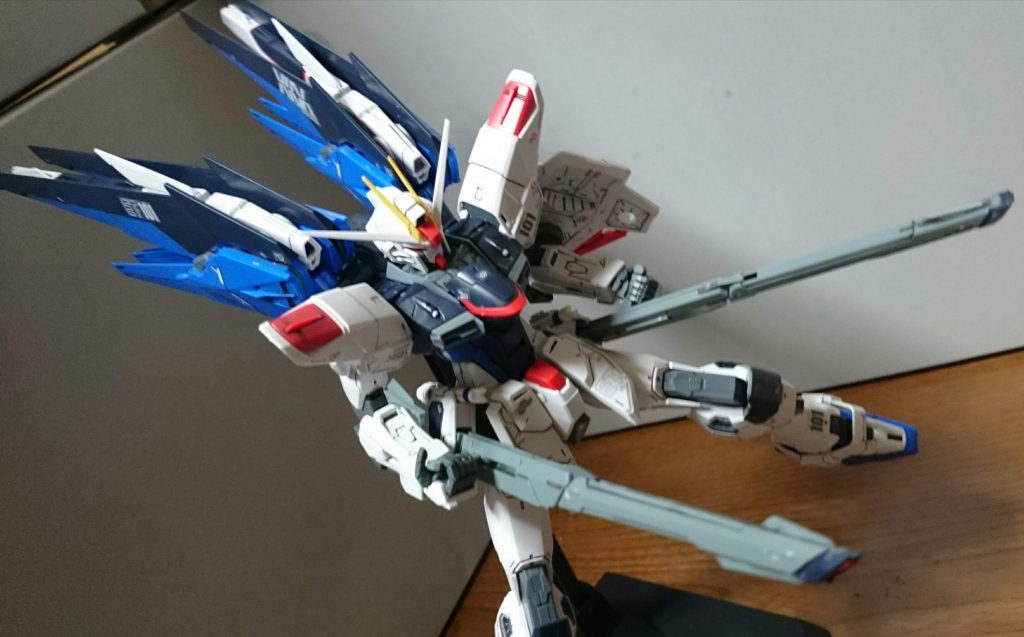 ・クスィフィアス・レール砲グリップが展開可能なんスけど、武器持ち手で保持するには少し持たせづらいっス