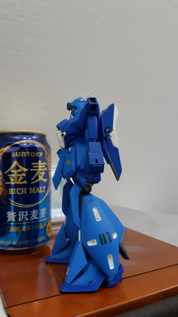 正面からだと膝から下が大きすぎる印象ですが、横から見るとドムのような安定感があって、これはこれで良いかなと思ってます。