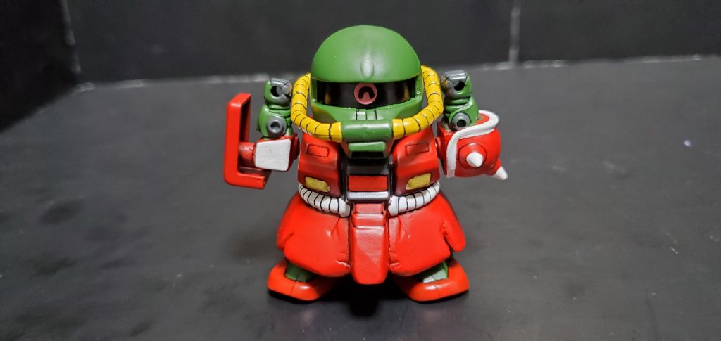 サンタザクⅡ改。Gジェネキット ザクⅡとGジェネキット ザクⅢ改を使い、体のザクⅢ改はパテとプラ板でザクⅡ改っぽくしています。また、ブライトレッドとホワイト、ゴールドを使ってサンタカラーにしています。