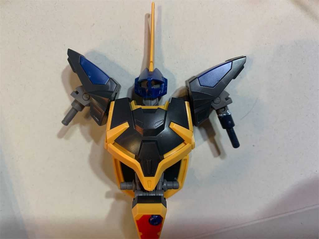 左腕が改造、右腕がバーザム純正。これ、旧HGのガンダムMk2の腕の軸をカットして、そのまま刺しただけです(笑瞬着と硬化剤でくっつけました。長さは調節してね。