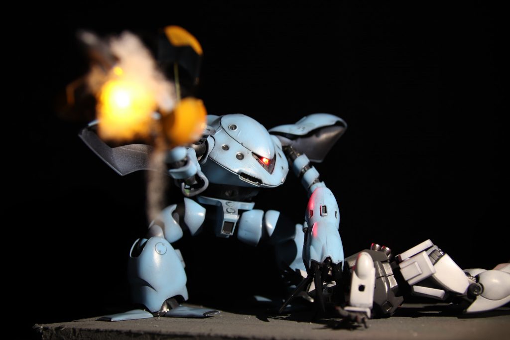 モノアイとミサイルエフェクトのミライトがいい味に