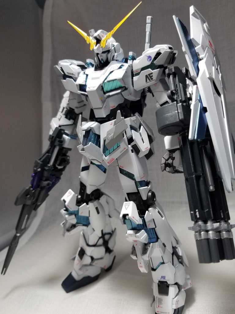 デストロイモード。サイコフレームは偏光カラー プリズムメタリックターコイズグリーンライトブルー使ってます。光加減で覚醒の緑やペルフェの青に変わり、飾って見る楽しみがあり気に入ってます↗️まさかぼちぼち作ってる間に光るサイコフレームのMGEXが開発.販売されようとは…