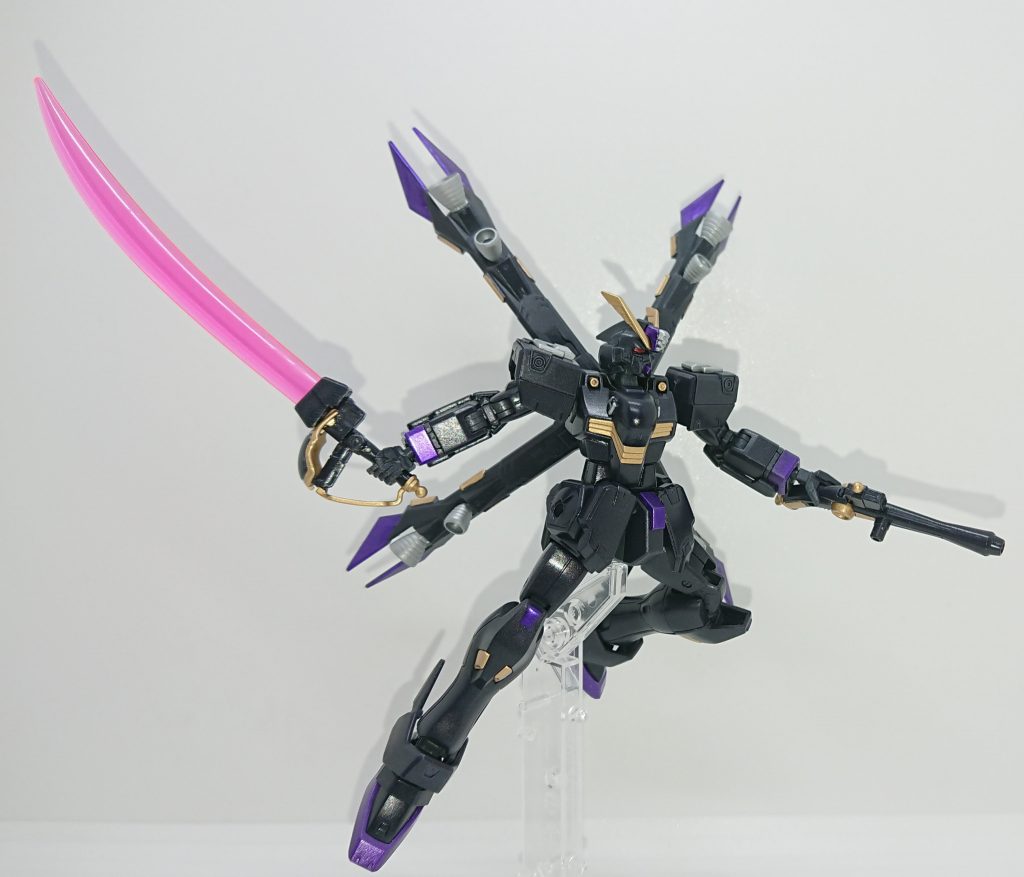 マスキング技術がないのでザンバスターの金や胸のフックの銀は筆で塗り分けました筆塗装も初です