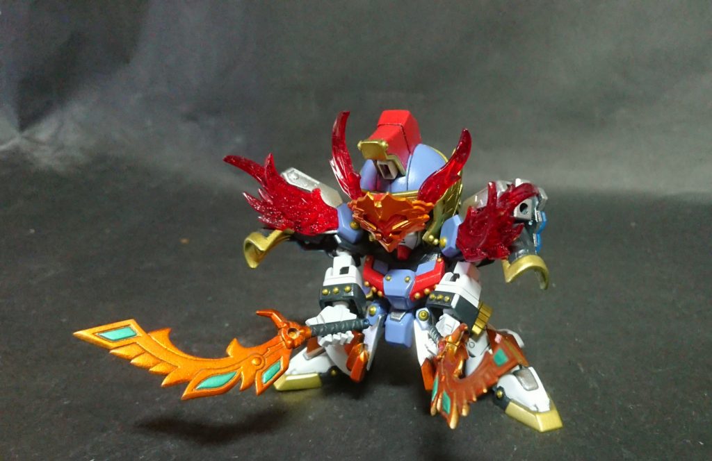 背中の光輪はヒートショーテルになります。