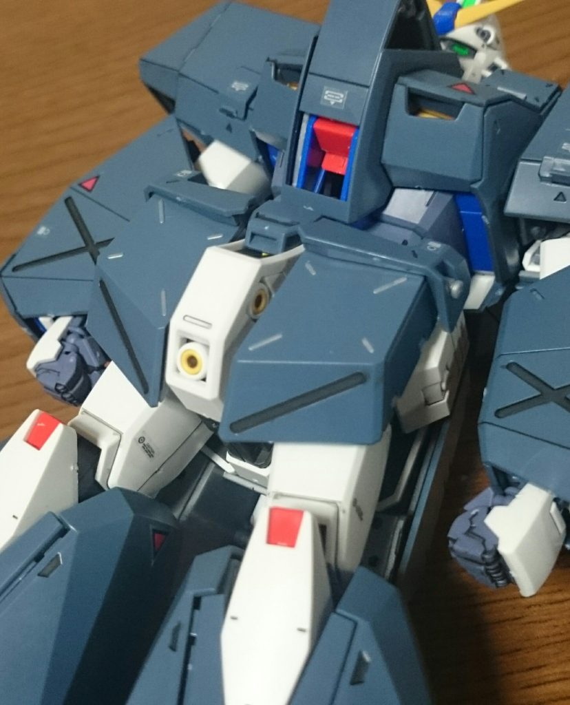 クリスが乗り込んだときのコクピットハッチの開閉や……