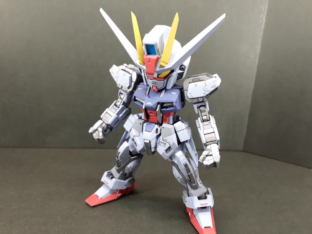 追加装備無しの状態サイドアーマーにはブーメランにもなるビームダガーをマウントしている