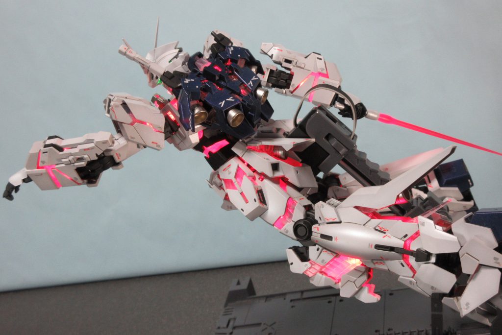 こちらもクシャトリヤ戦、ファンネルを凪払いつつカッコ良かったですね。バーニアは外スーパーステンレス2、内側はスーパーゴールド2