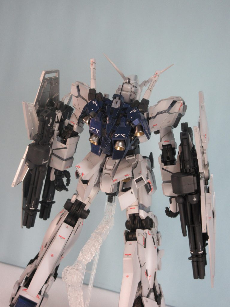 フレームは黒サフのみ、外装内側は遮光と光拡散を兼ねてスーパーステンレス2で塗装、シールド内側もついでに。